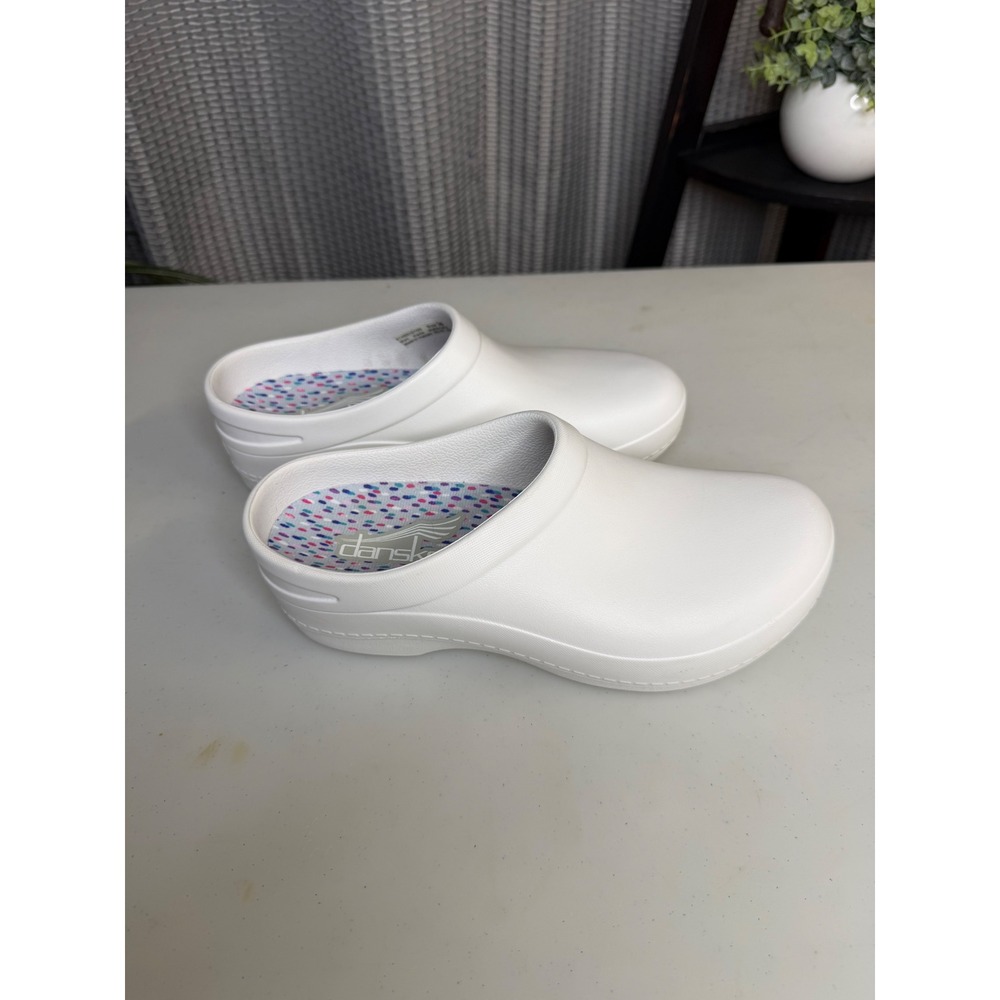 Dansko Kane White Clogs Slip On Nursing Shoes Womens Size 38 US 7.5-8